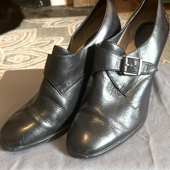 Frye Shoes - FRYE heels, black leather.